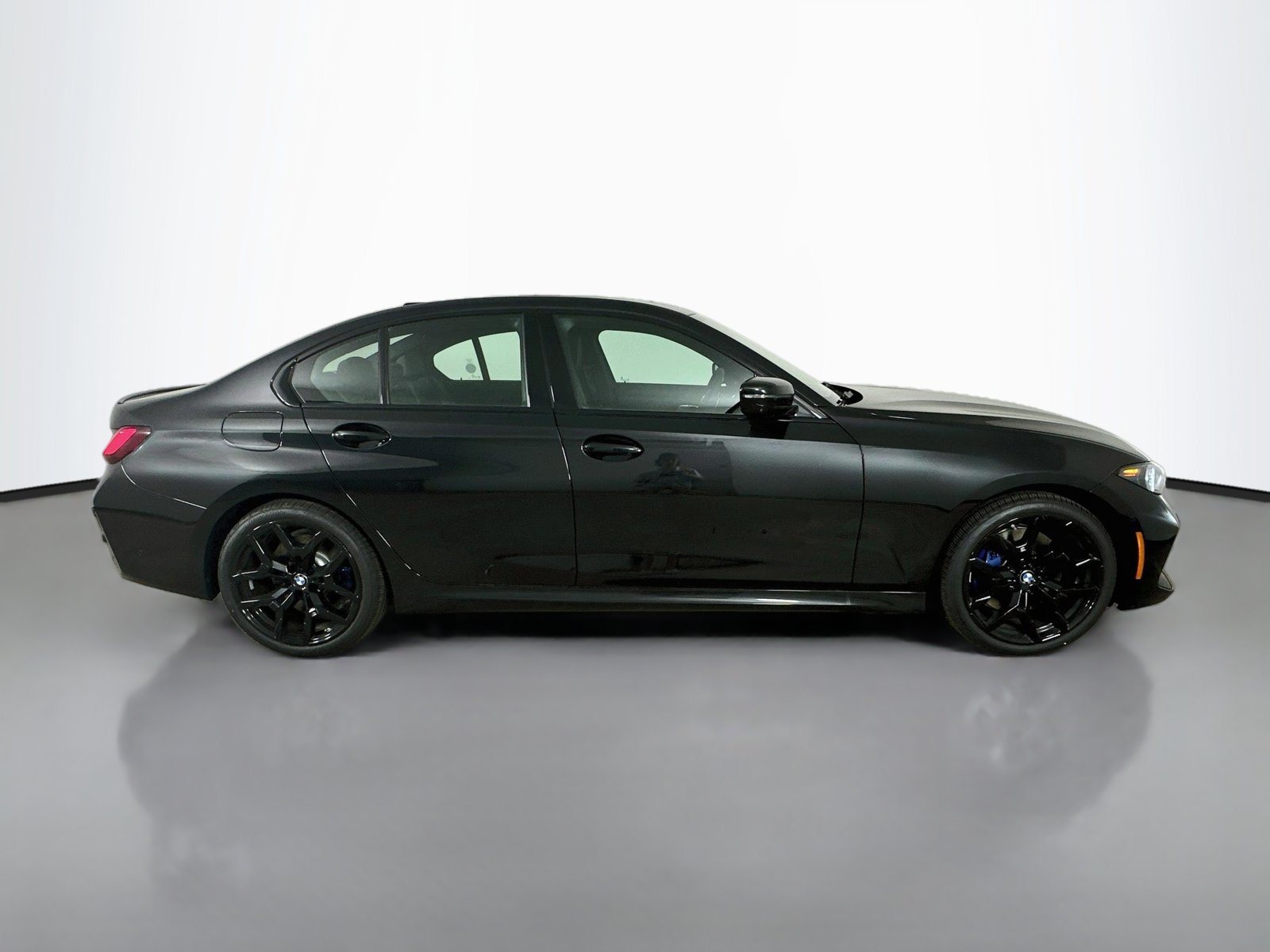 New 2026 BMW 330i xDrive Sedan w/ M Sport Package AWD/4WD image 4