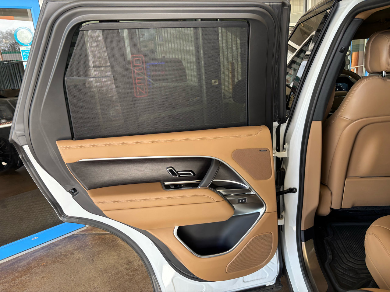 Used 2023 Land Rover Range Rover SE image 26