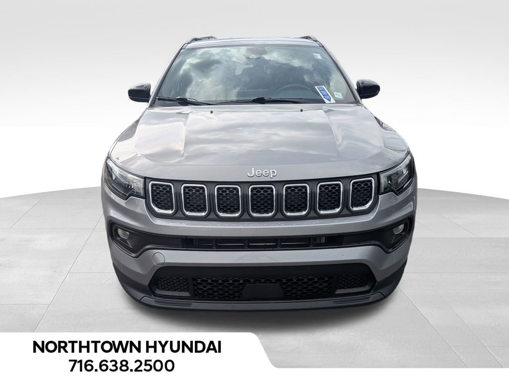 Used 2024 Jeep Compass Latitude image 11