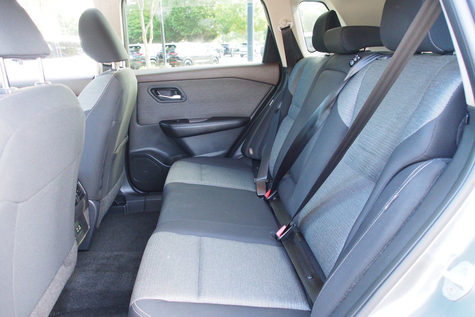 Used 2023 Nissan Rogue SV FWD image 19
