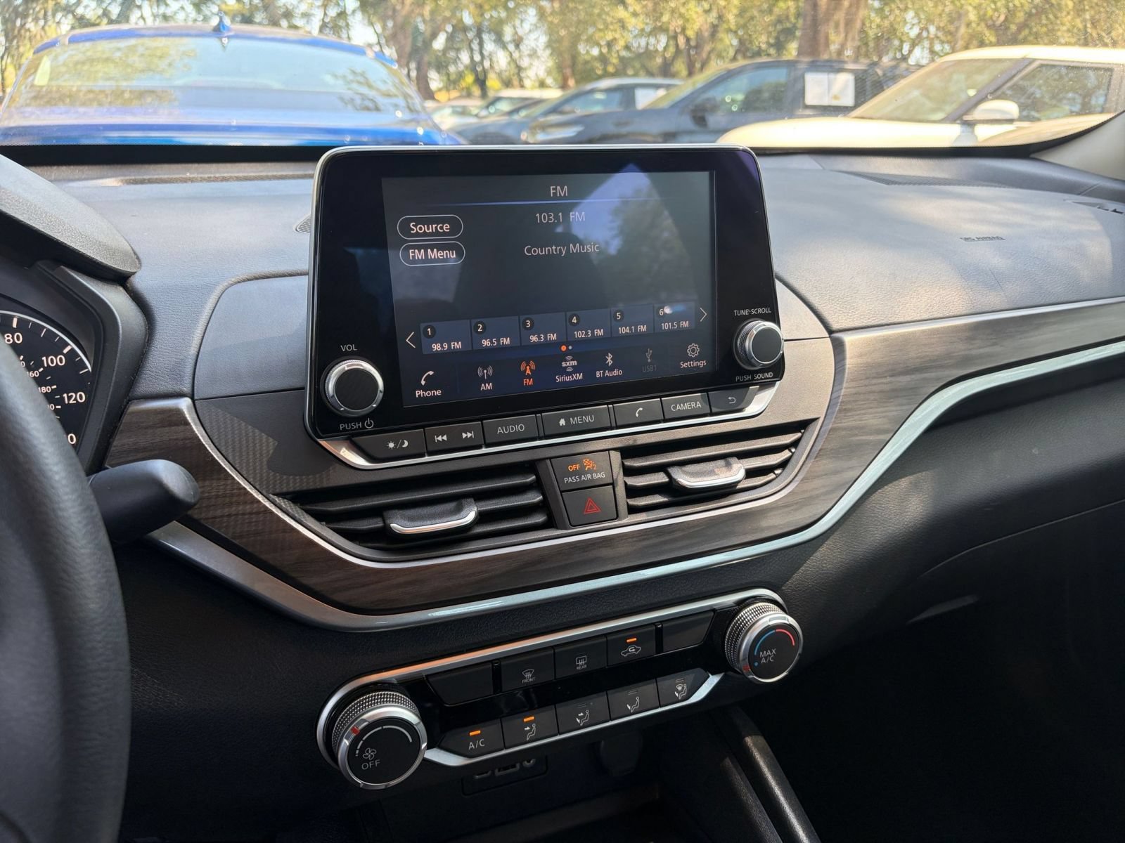 Used 2025 Nissan Altima 2.5 SV FWD image 17