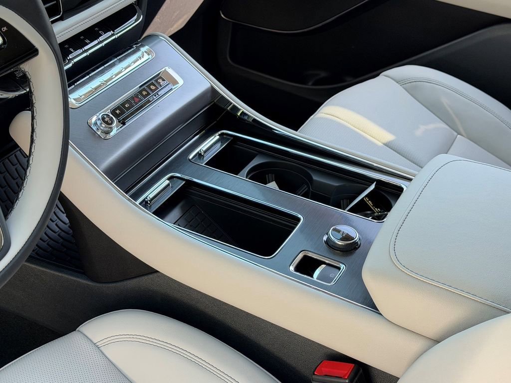 New 2026 Lincoln Aviator AWD w/ Jet Appearance Package image 23