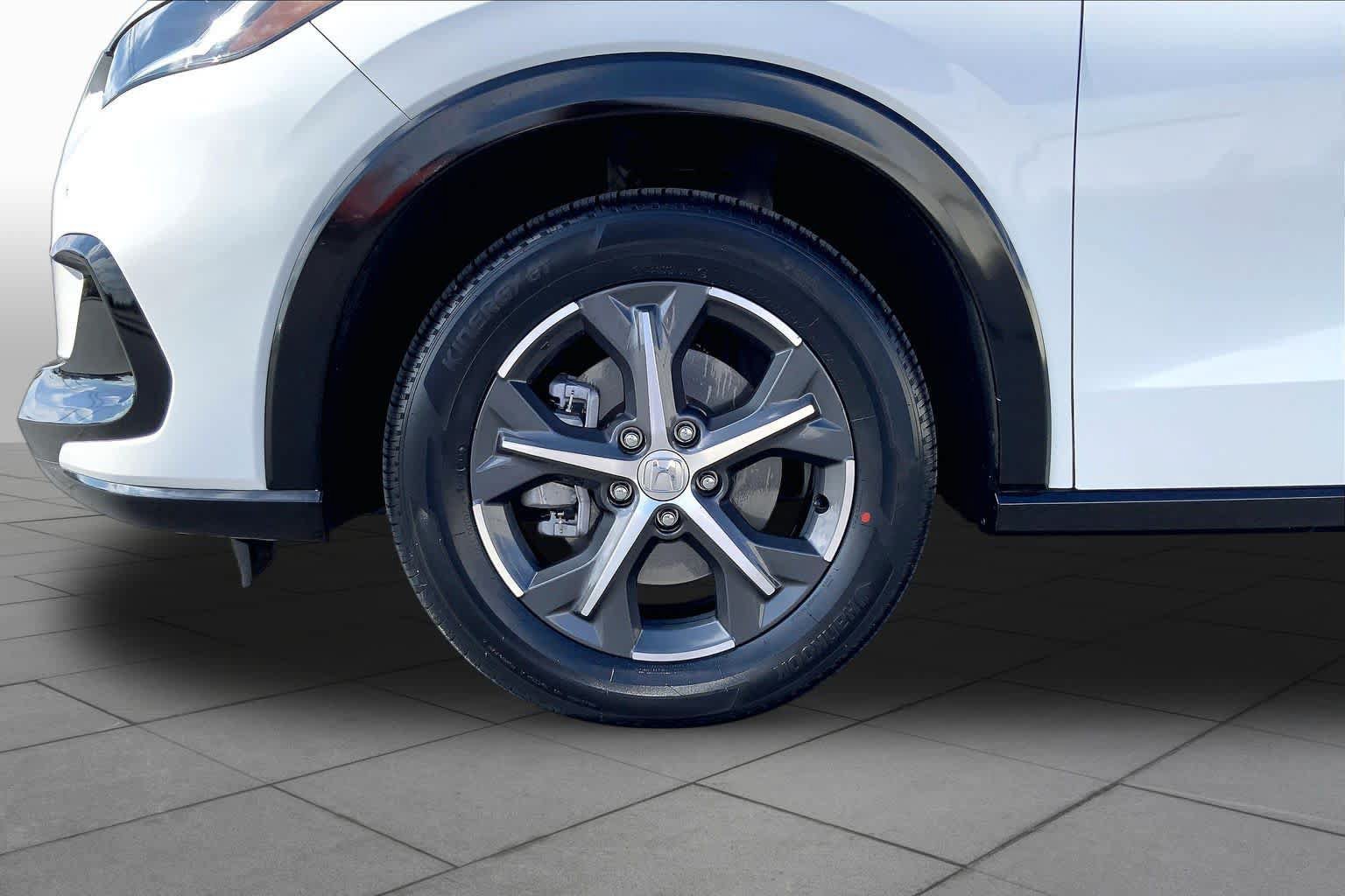 Used 2024 Honda HR-V EX-L image 10