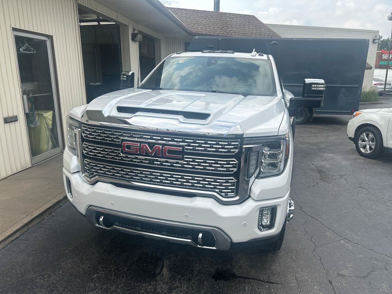 Used 2023 GMC Sierra 3500 Denali w/ Denali Ultimate Package AWD/4WD image 2