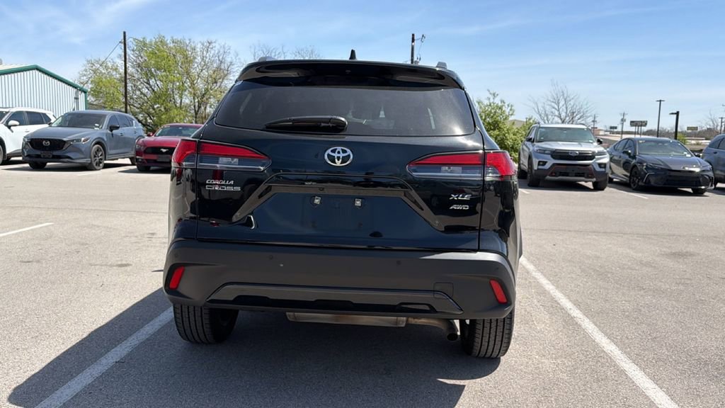 Certified 2025 Toyota Corolla Cross XLE image 9
