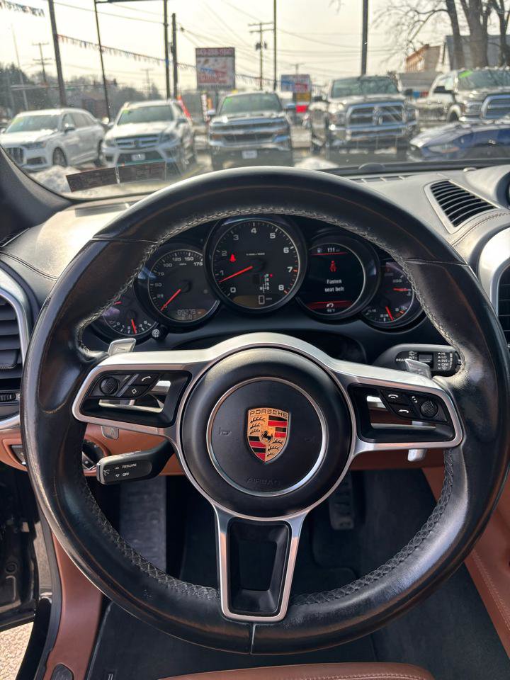 Used 2017 Porsche Cayenne Platinum Edition image 9