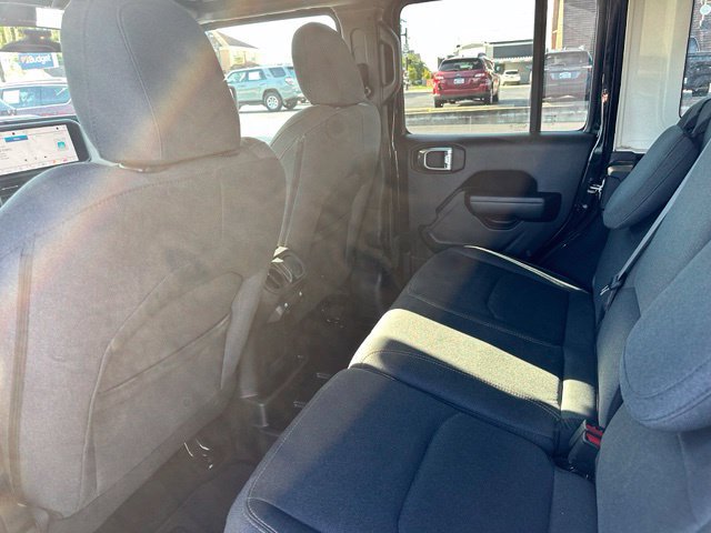 Used 2024 Jeep Wrangler Unlimited AWD/4WD image 21