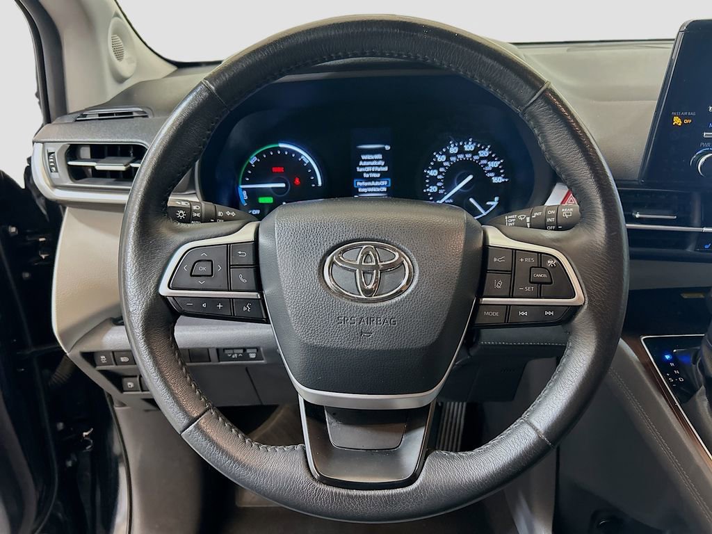 Used 2023 Toyota Sienna XLE w/ XLE Plus Package FWD image 9