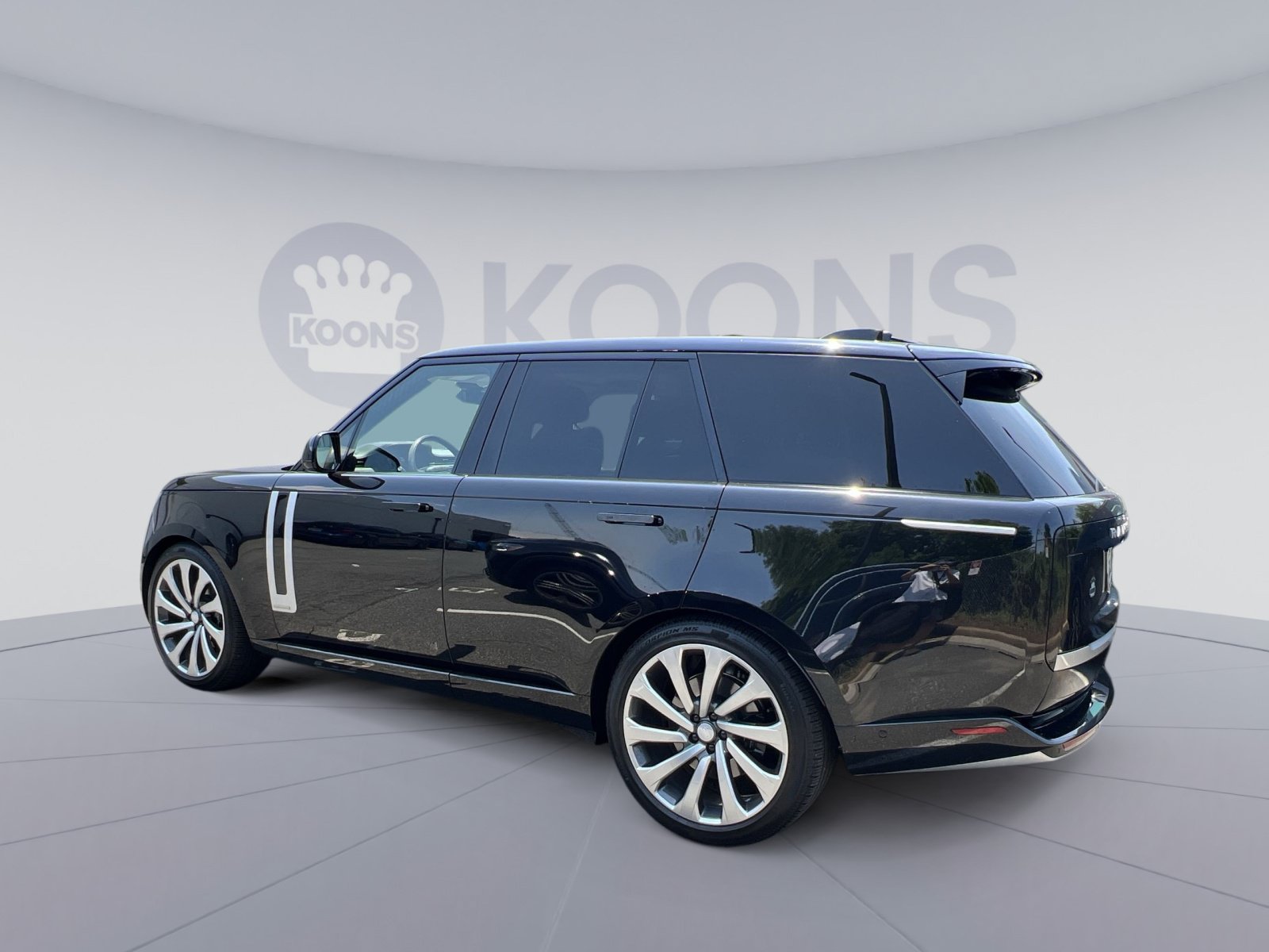 Used 2025 Land Rover Range Rover Autobiography AWD/4WD image 2