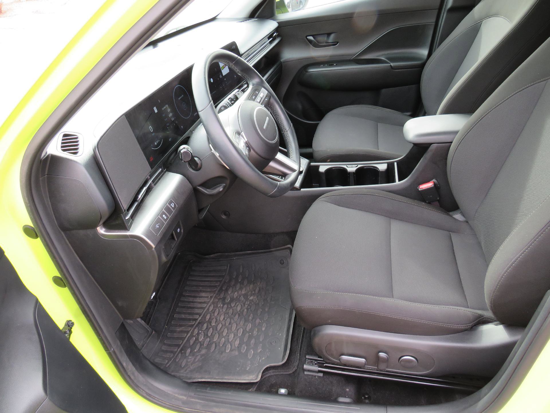 Used 2024 Hyundai Kona SEL w/ Convenience Package image 3