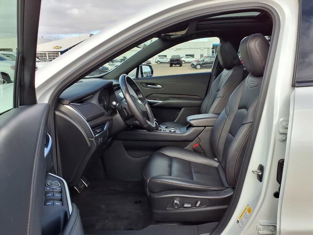 Used 2023 Cadillac XT4 Sport w/ Cold Weather Package image 17