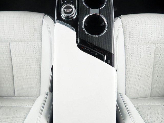Used 2024 Cadillac Lyriq AWD Luxury image 25