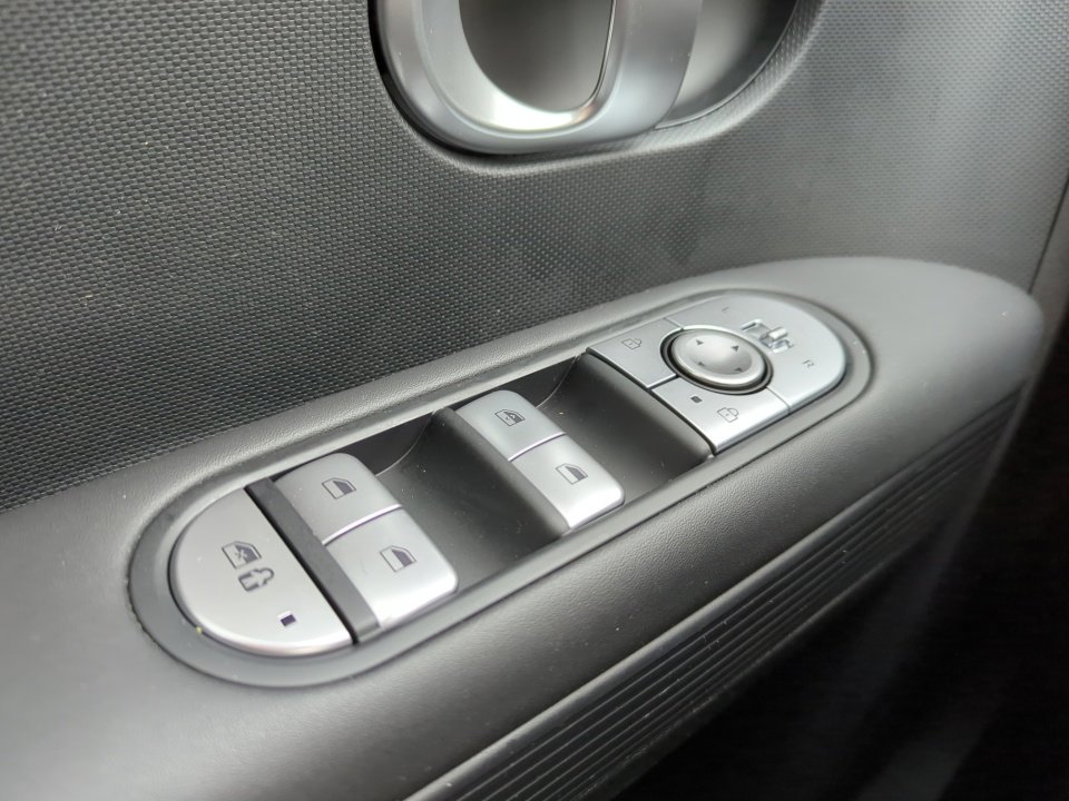 Certified 2024 Hyundai Ioniq 5 SE image 29