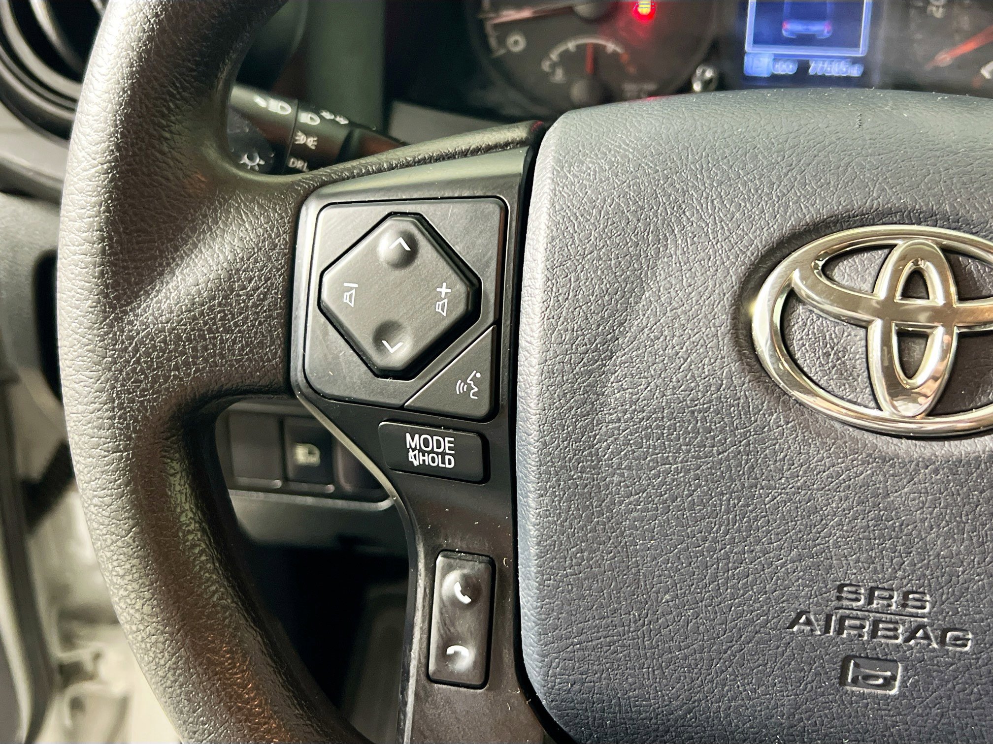 Used 2018 Toyota Tacoma SR image 17