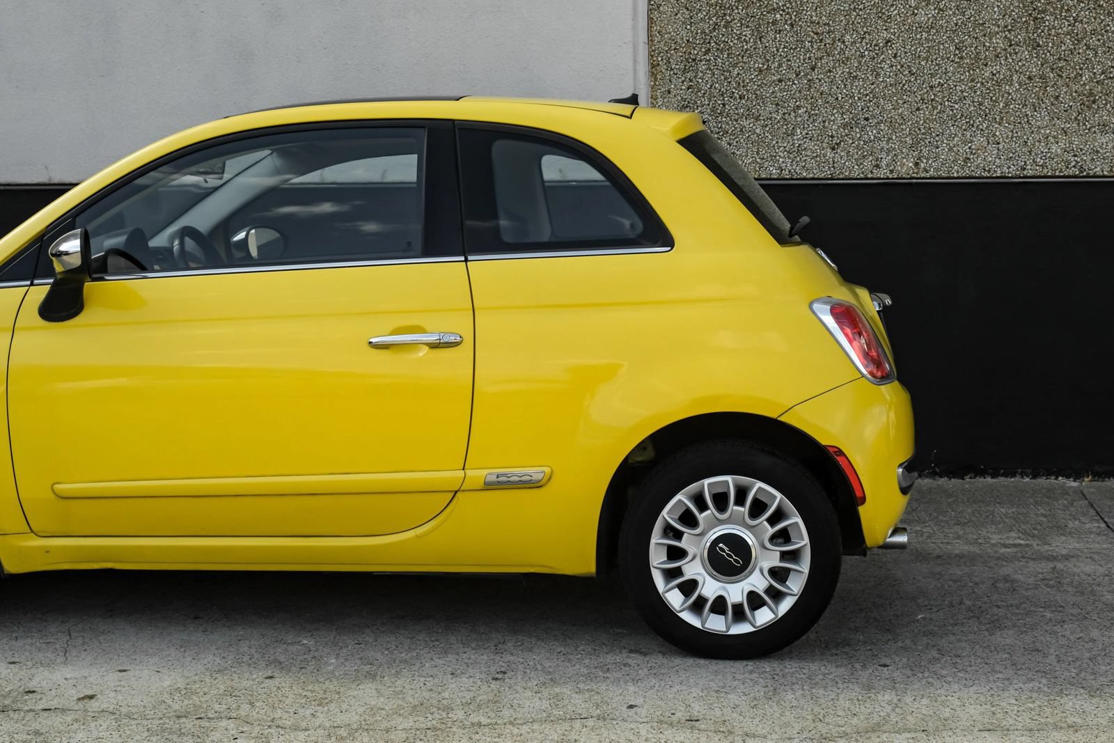 Used 2012 FIAT 500 Lounge FWD image 16