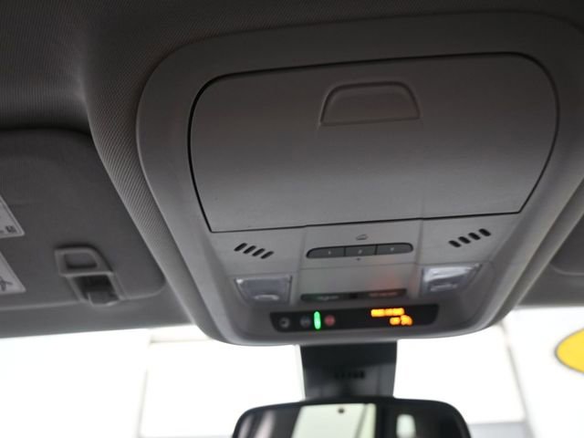 Used 2024 GMC Terrain SLT w/ Infotainment Package II image 12