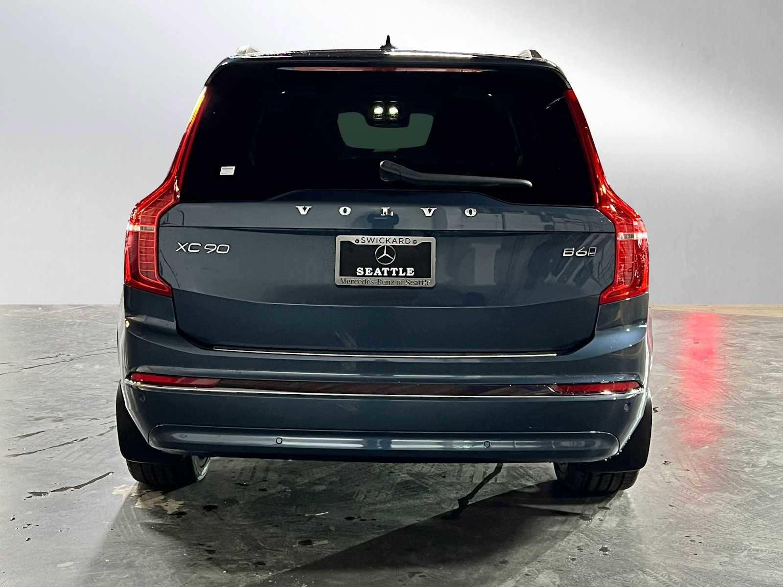 Used 2024 Volvo XC90 B6 Ultimate w/ Lounge Package image 4