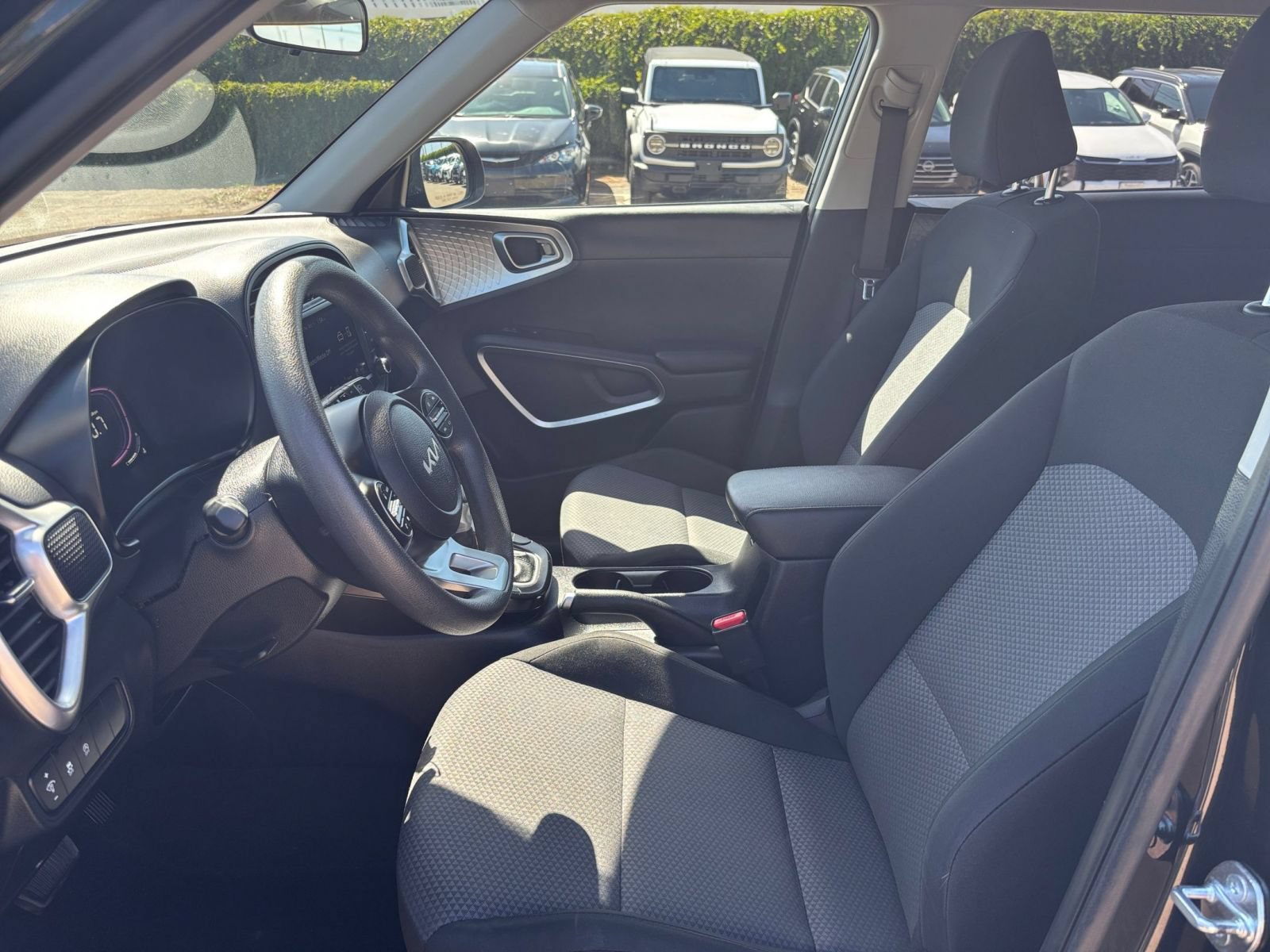 Used 2025 Kia Soul LX w/ LX Technology Package FWD image 24