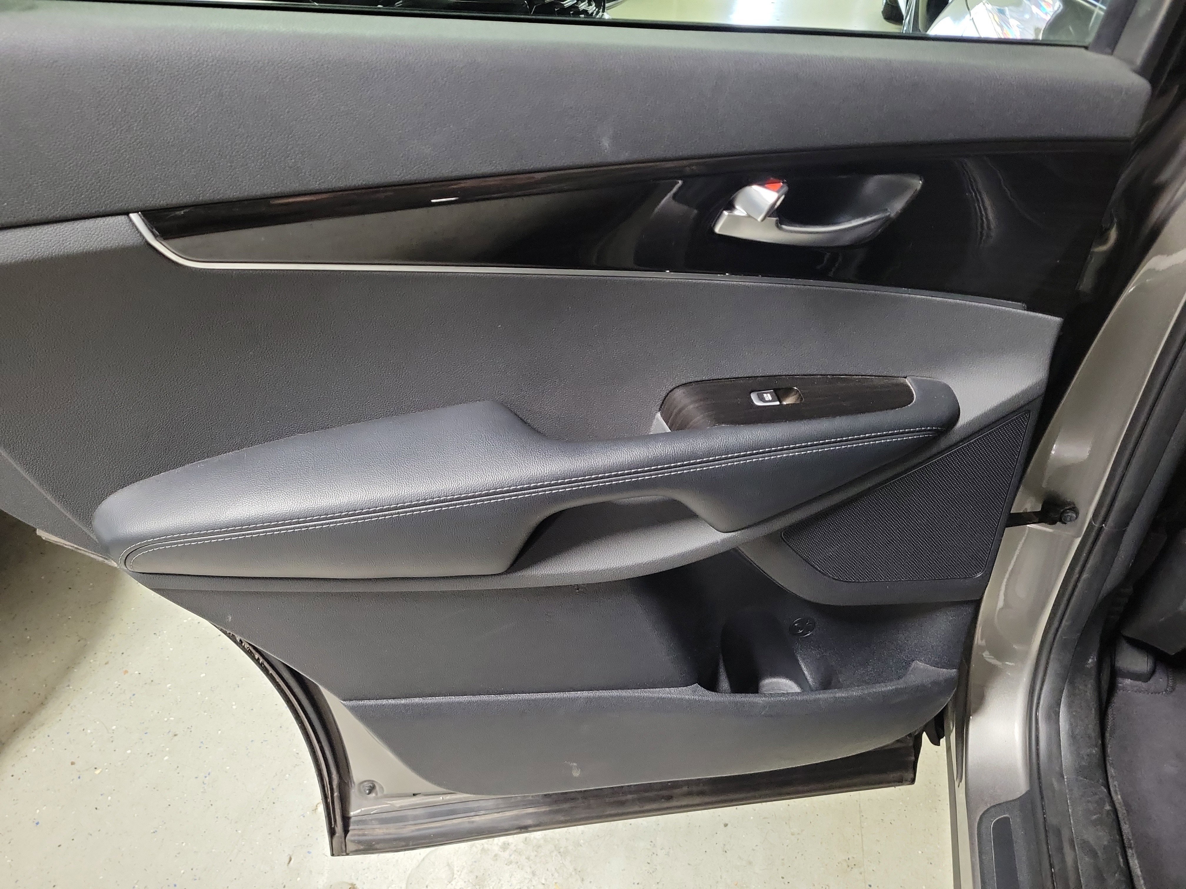 Used 2019 Kia Sorento EX image 11