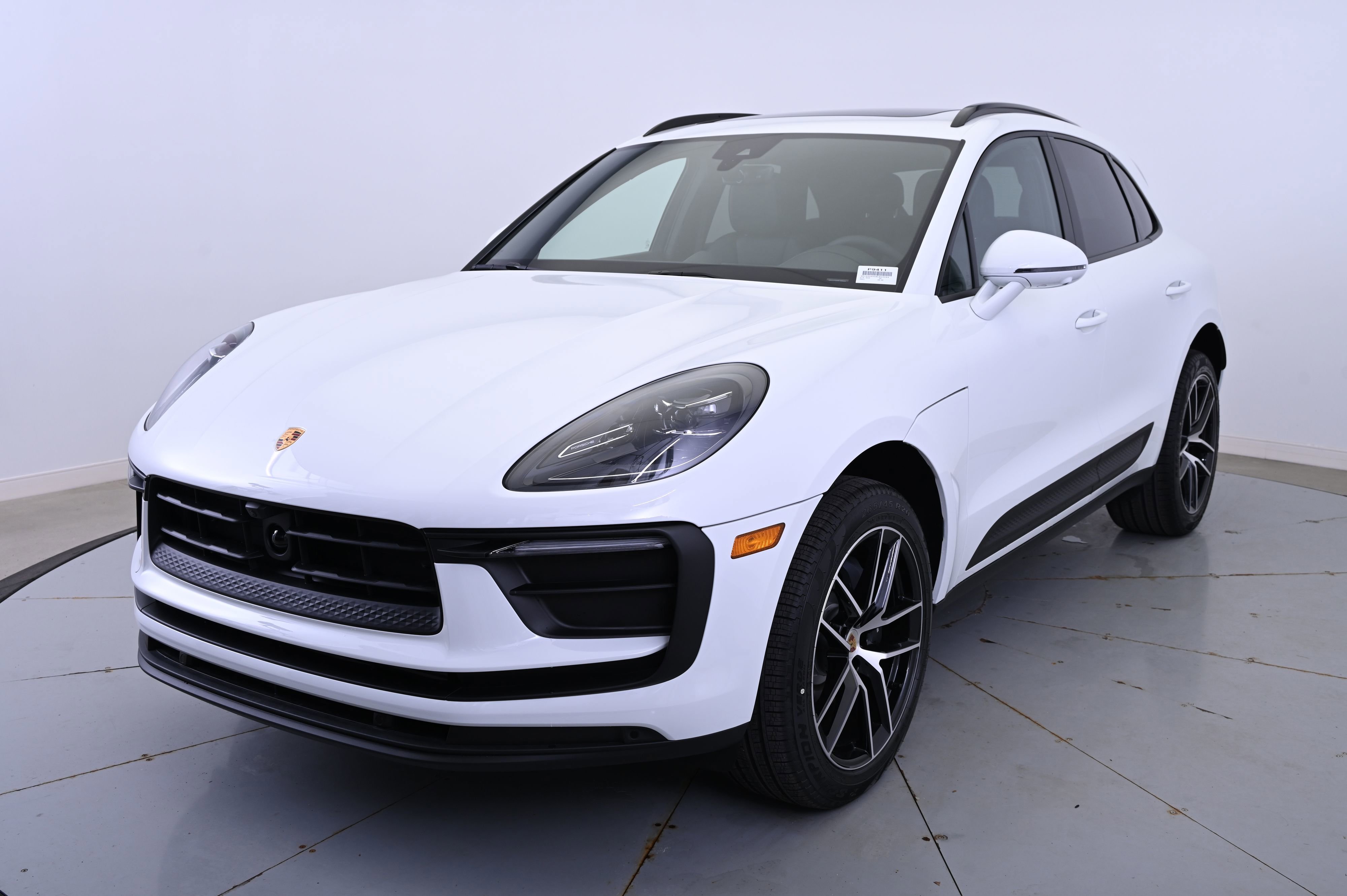 Certified 2025 Porsche Macan video 1