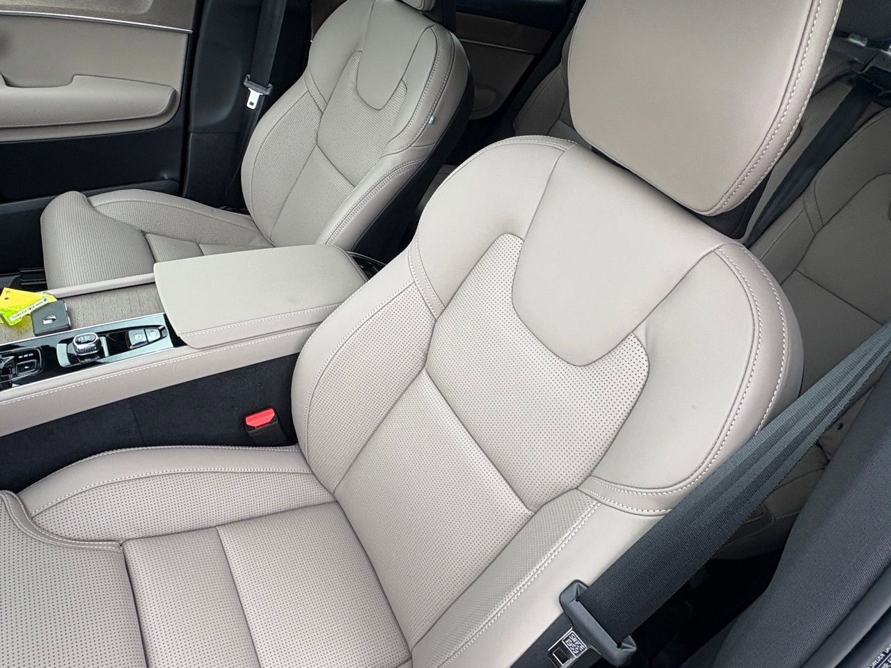 New 2026 Volvo XC90 B6 Ultra w/ Protection Package Premier image 16