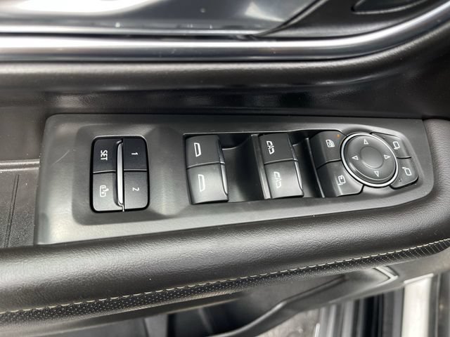 Used 2023 Chevrolet Suburban Premier AWD/4WD image 23