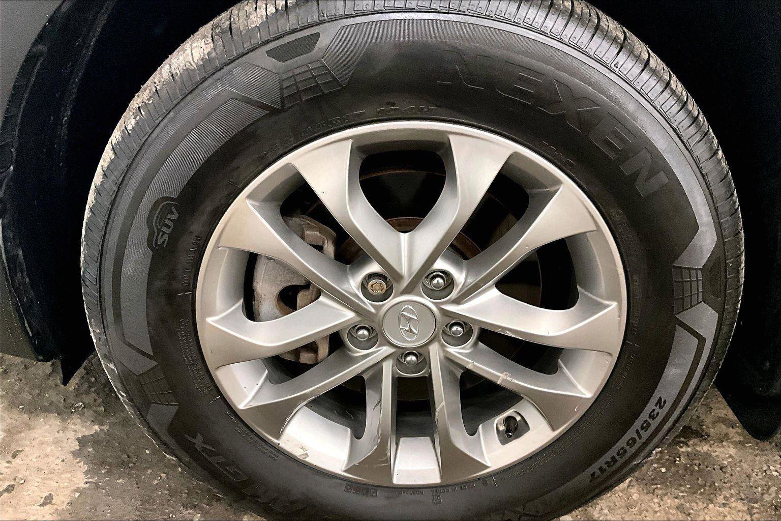 Used 2020 Hyundai Santa Fe SE image 8