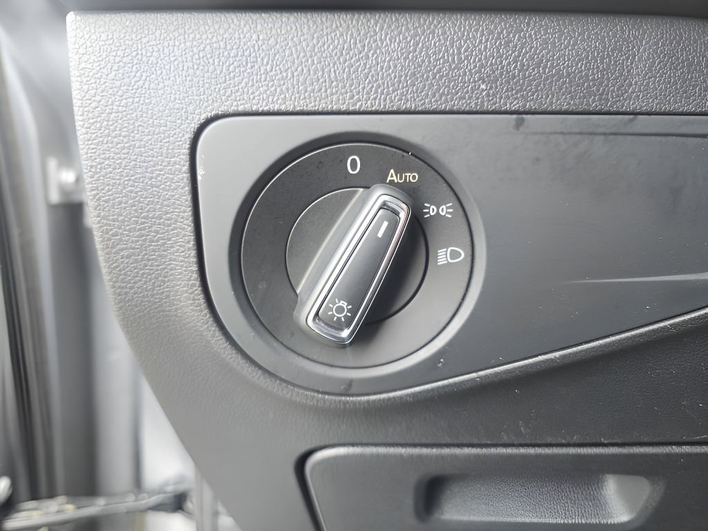 Used 2023 Volkswagen Tiguan SE R-Line image 18
