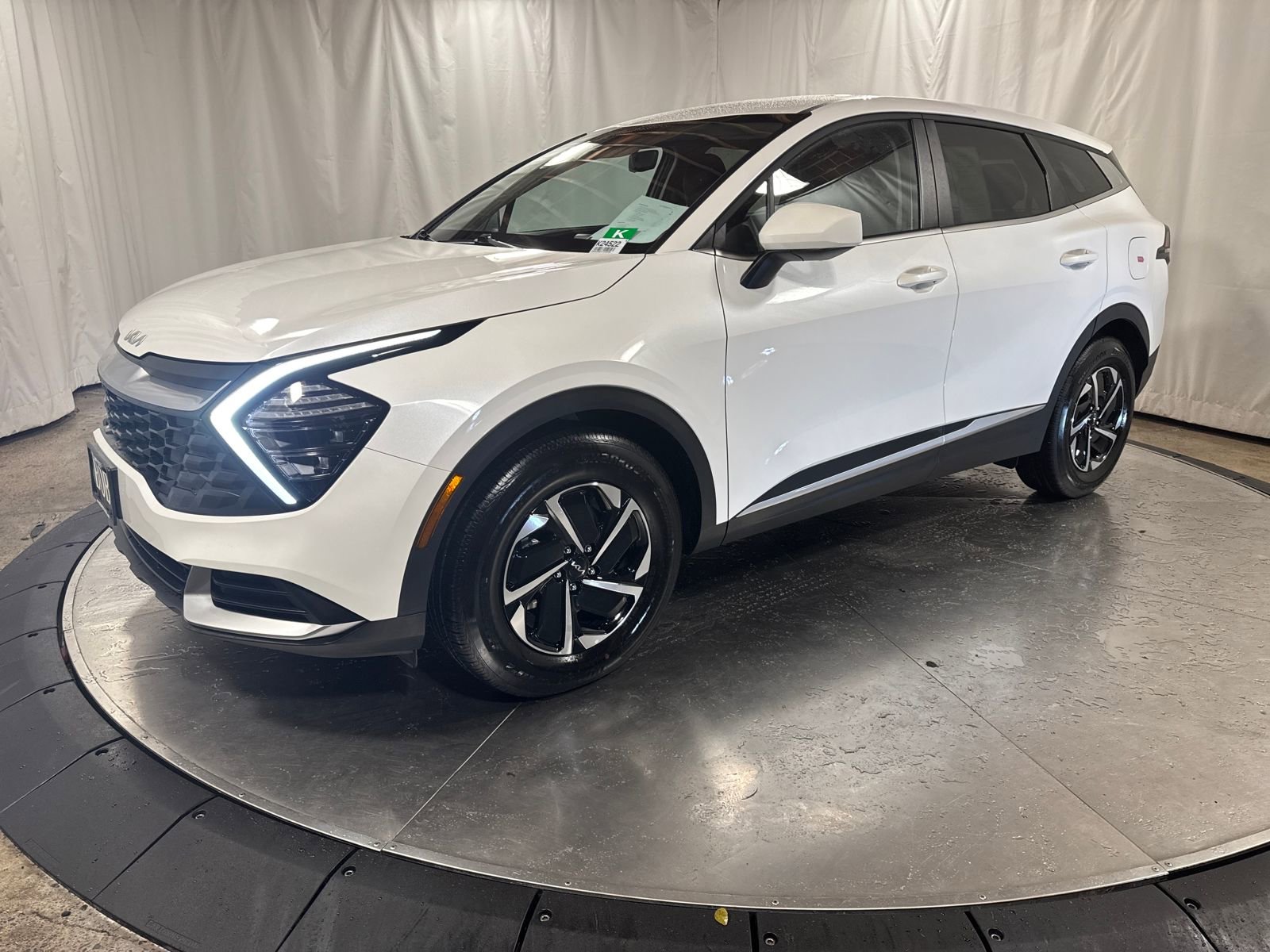 Certified 2025 Kia Sportage LX image 1