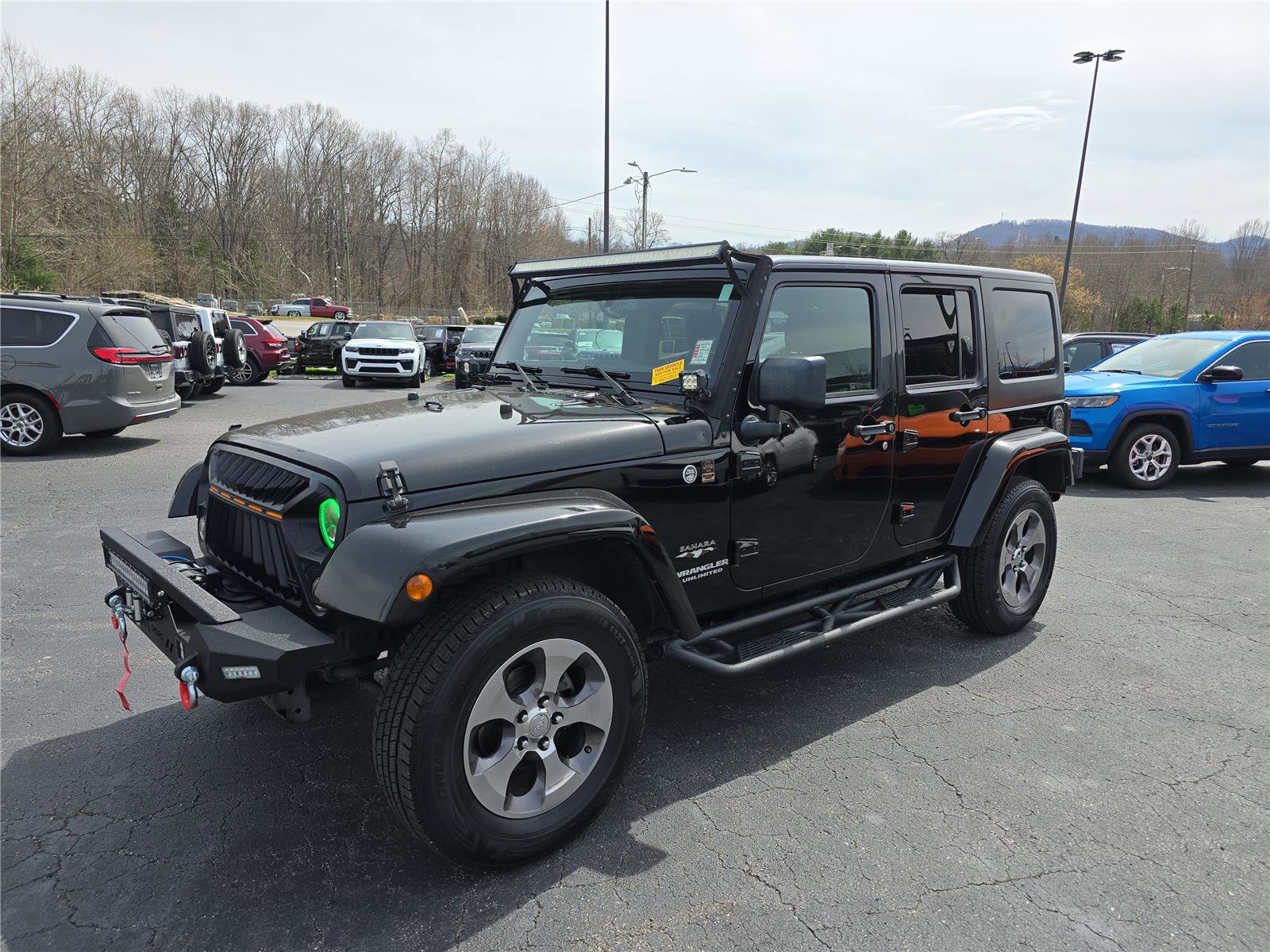 Used 2018 Jeep Wrangler Unlimited Sahara w/ Connectivity Group image 7