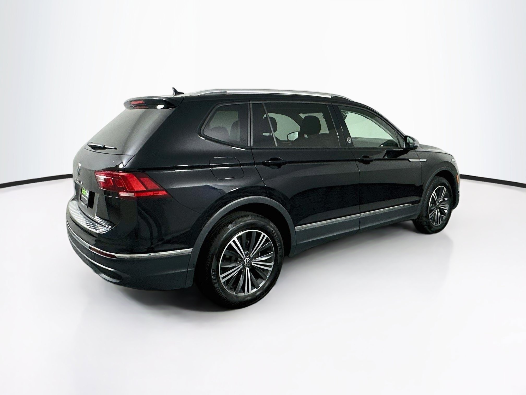 Used 2024 Volkswagen Tiguan Wolfsburg Edition FWD image 9