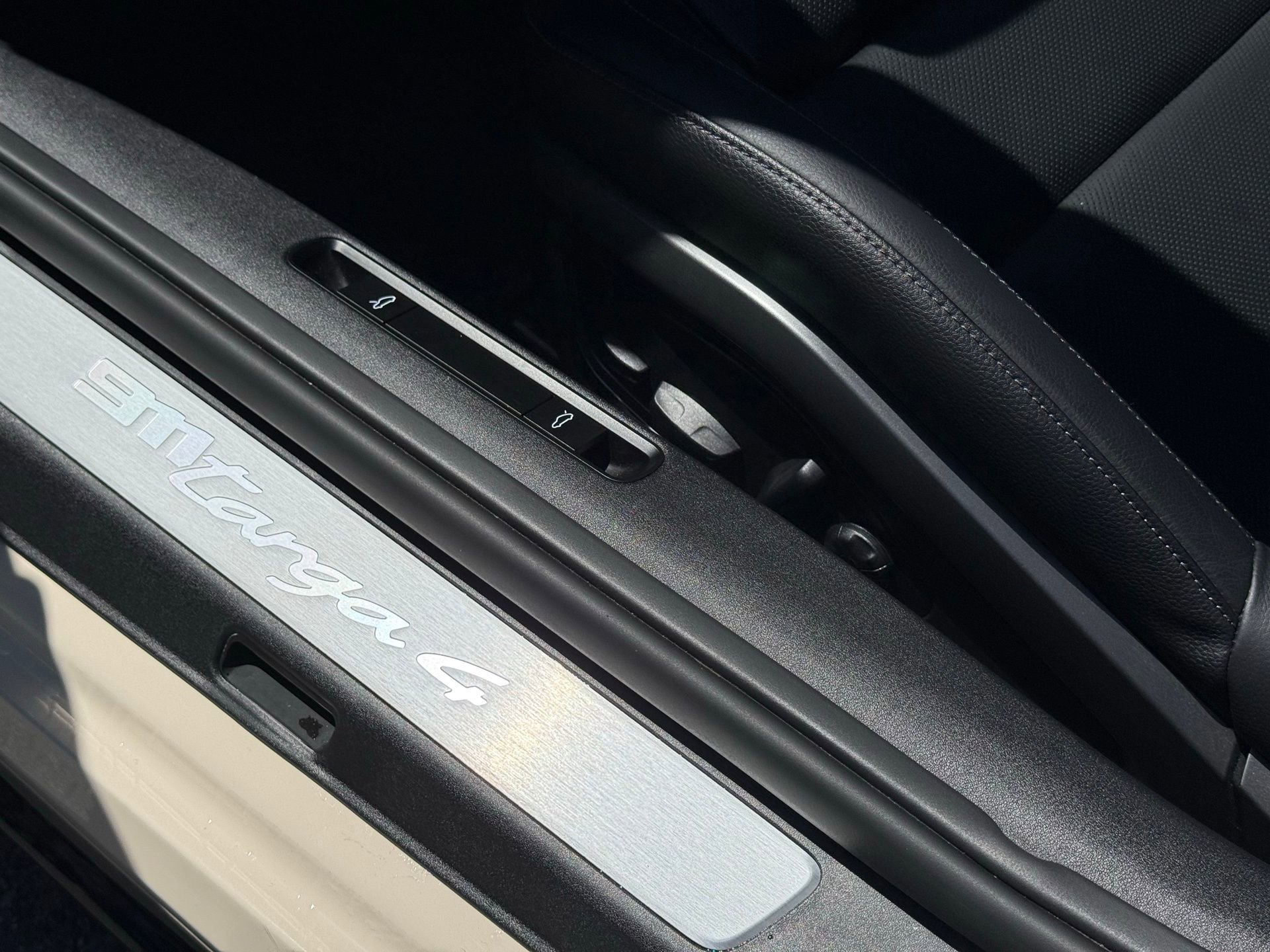 Certified 2024 Porsche 911 Targa 4 AWD/4WD image 31