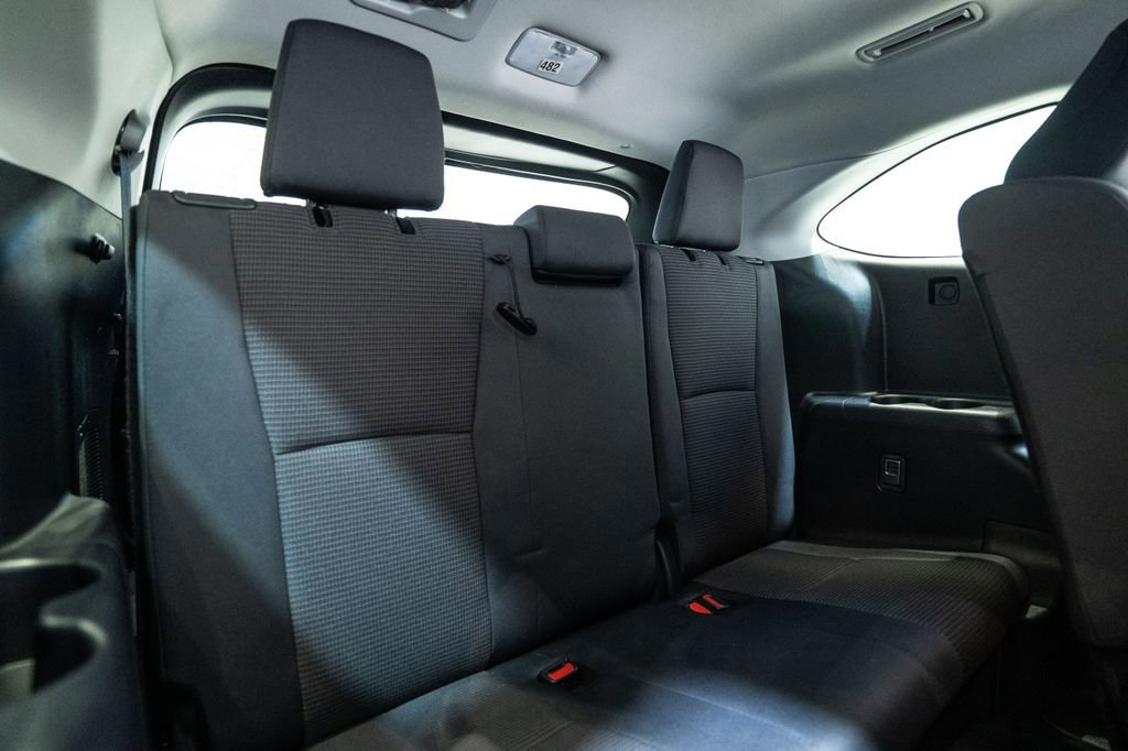 Used 2024 Toyota Highlander LE image 34