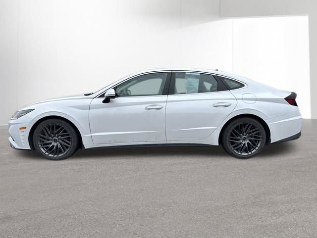 Used 2022 Hyundai Sonata Limited FWD image 2