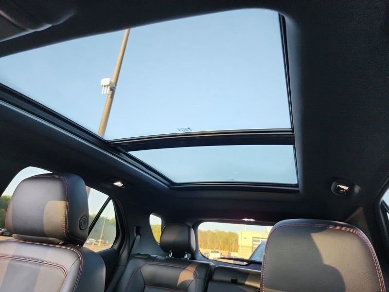 Certified 2023 Chevrolet Equinox RS w/ RS Leather Package image 3