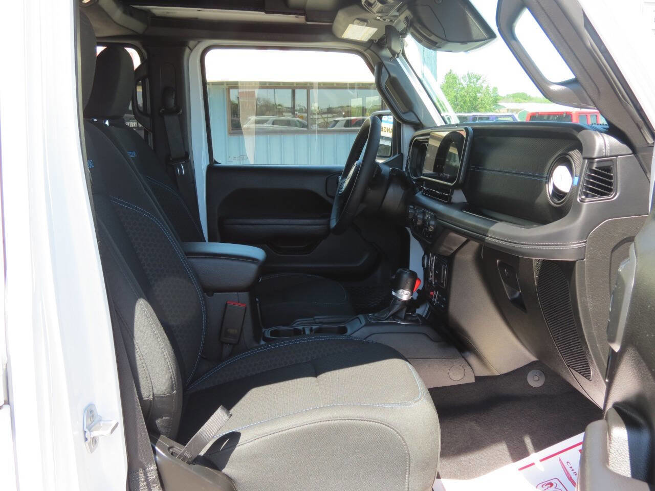 Used 2025 Jeep Wrangler Unlimited Rubicon 4xe w/ Safety Group AWD/4WD image 9