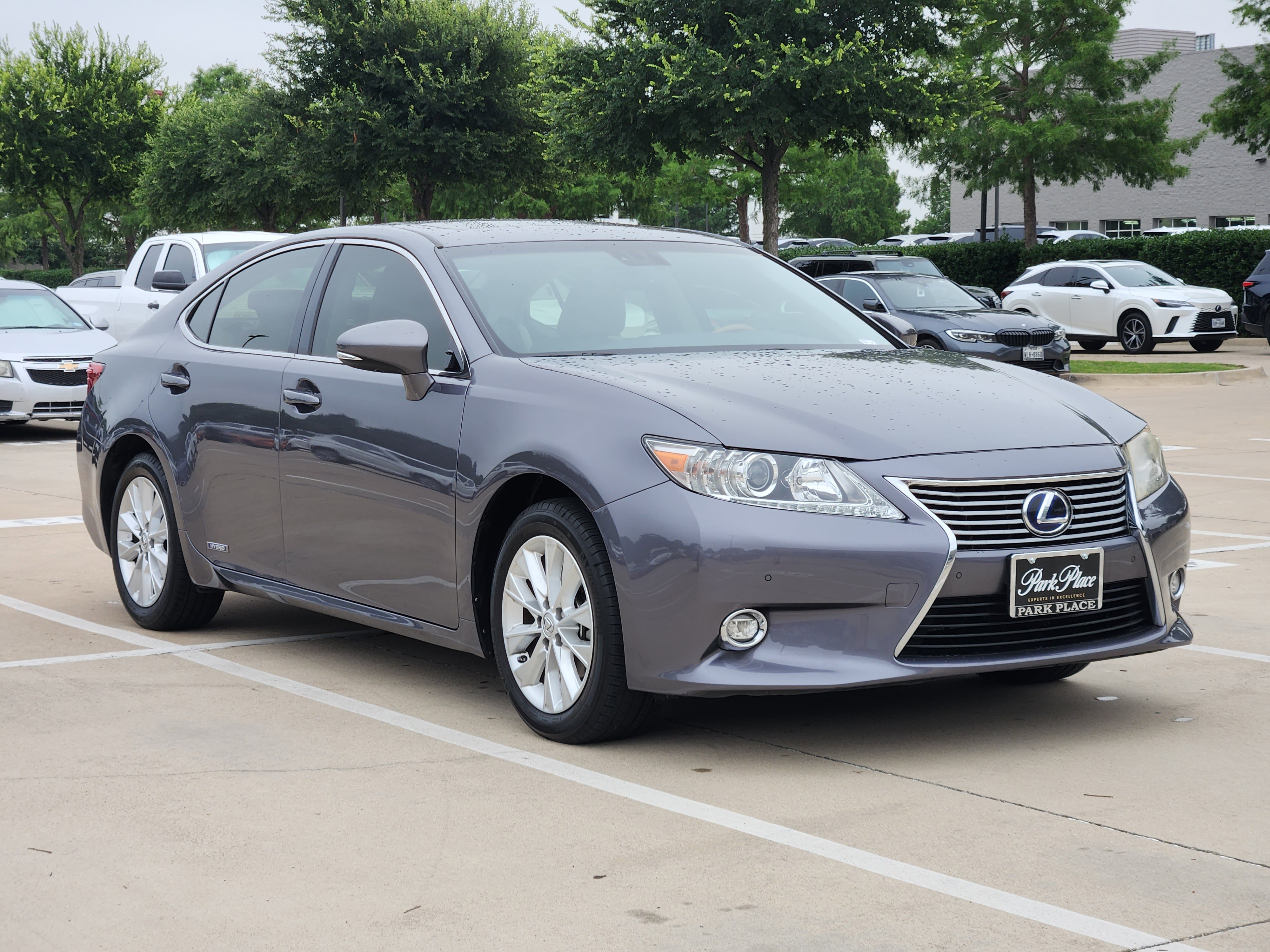 Used 2014 Lexus ES 300h w/ Luxury Package w/Bamboo Trim FWD image 2