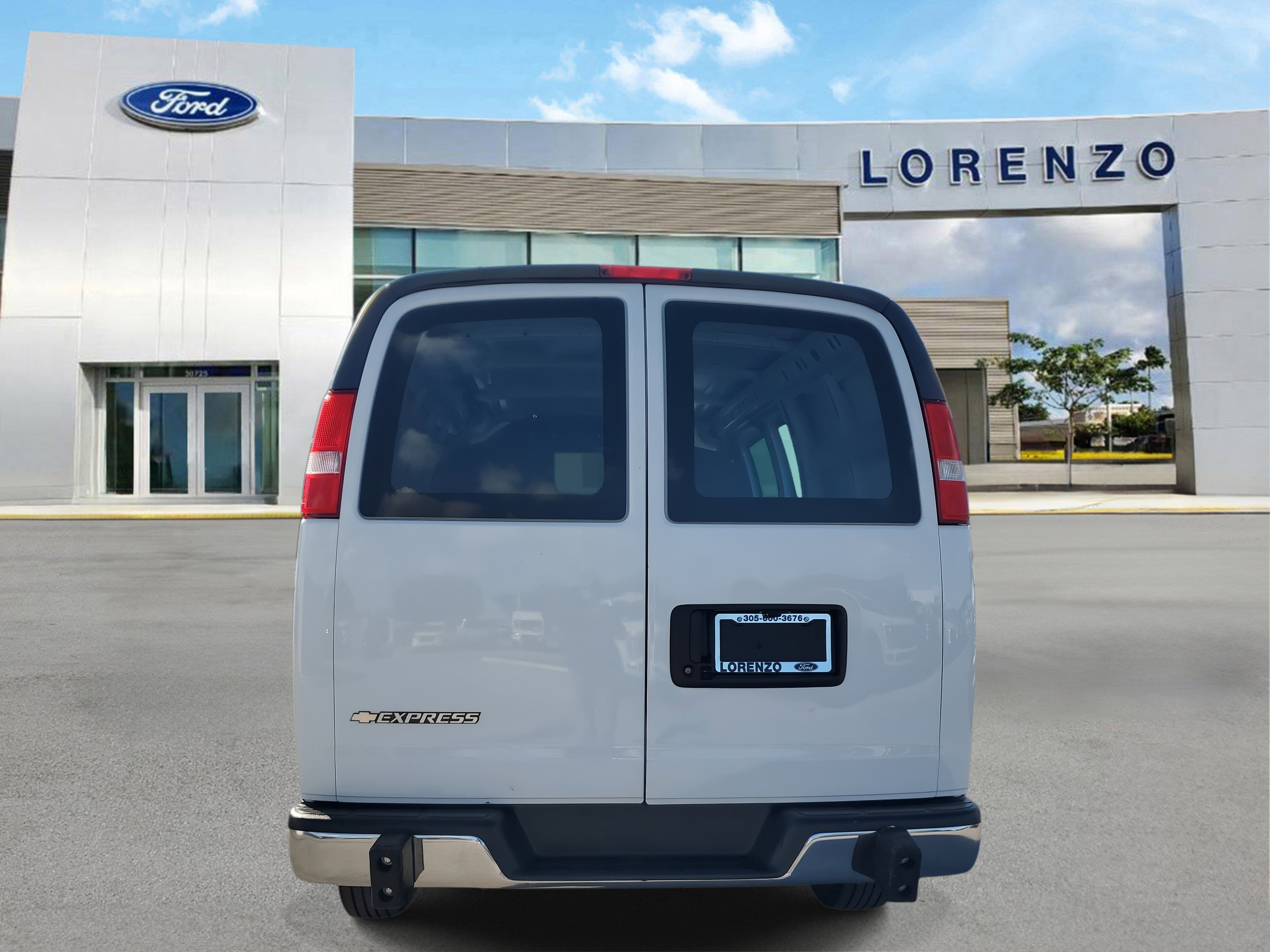 Used 2024 Chevrolet Express 2500 w/ Driver Convenience Package image 6