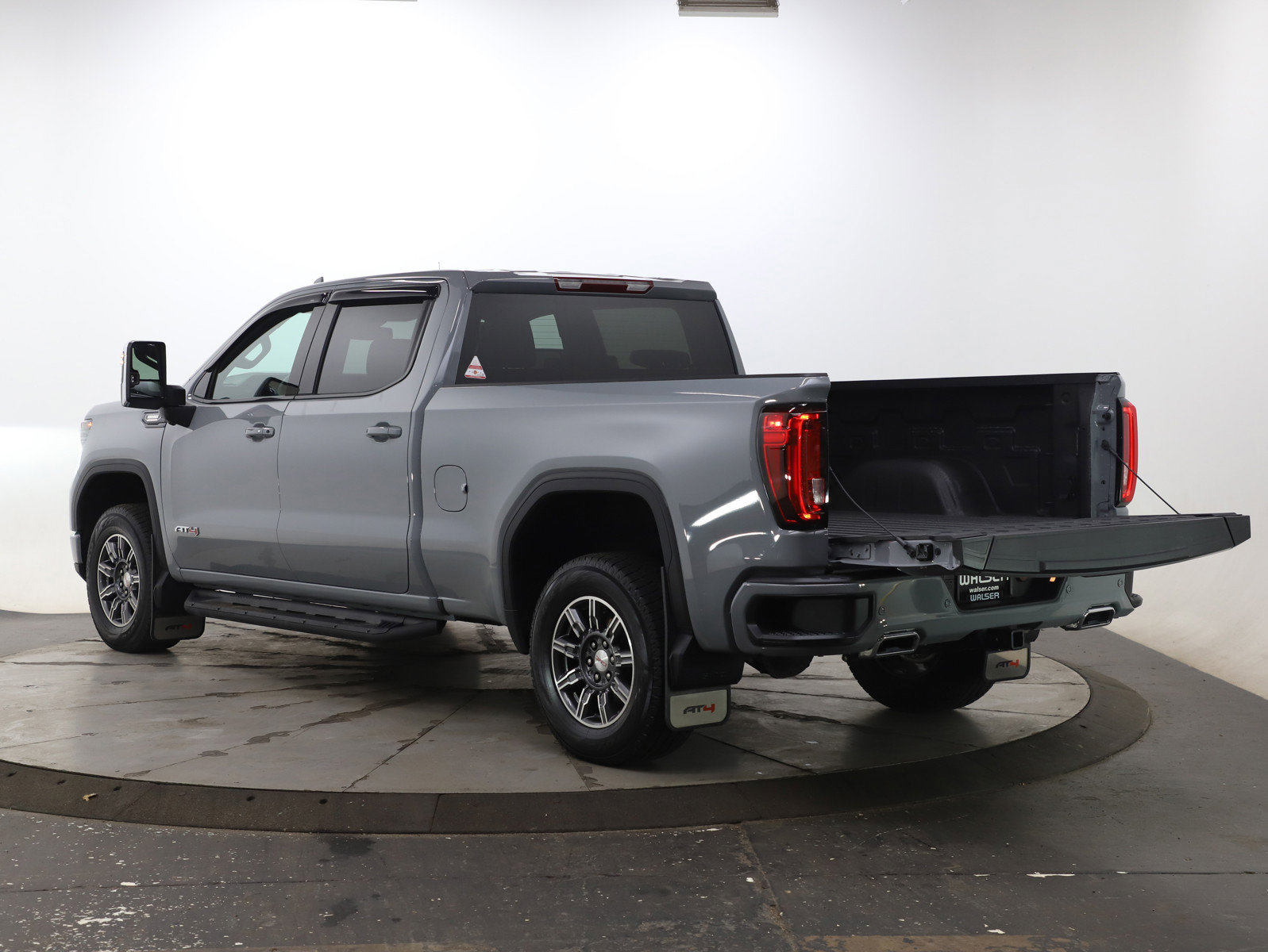 Used 2024 GMC Sierra 1500 AT4 image 9