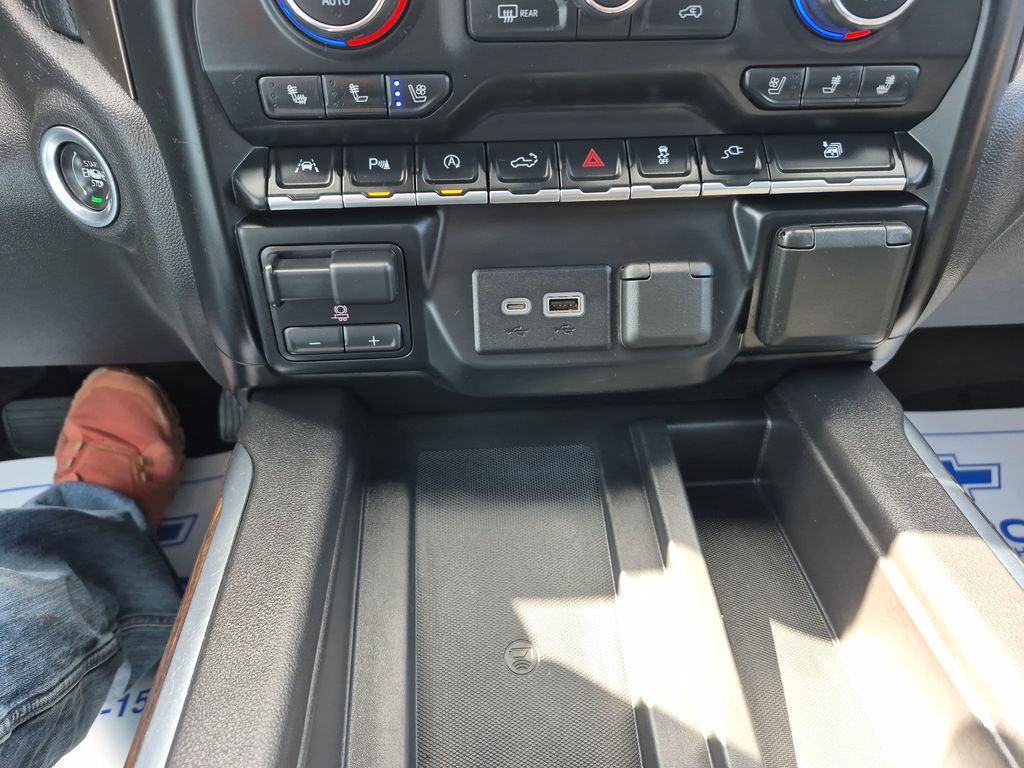 Used 2019 Chevrolet Silverado 1500 High Country w/ Technology Package AWD/4WD image 18