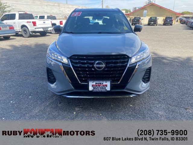 Used 2023 Nissan Kicks SR w/ Interior Electronics Package FWD image 2