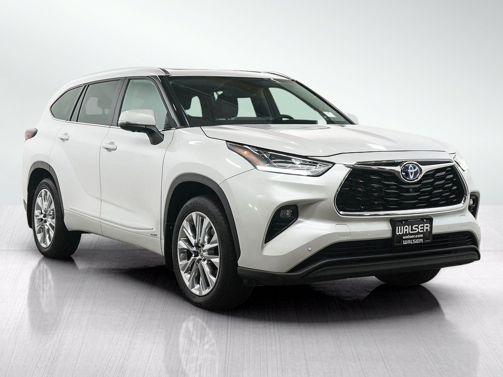 Used 2024 Toyota Highlander Limited AWD/4WD image 7
