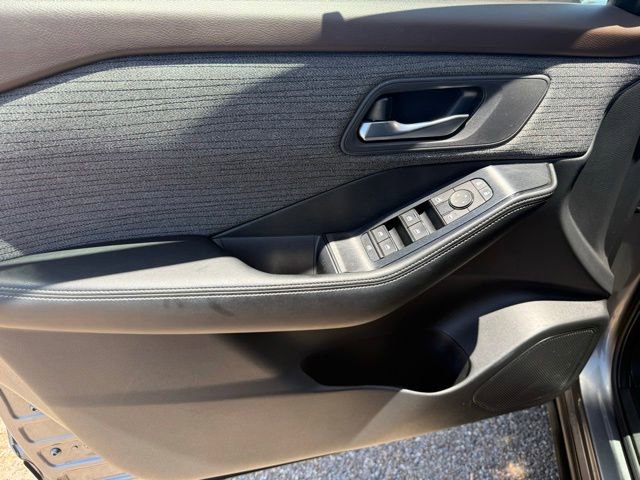 Certified 2023 Nissan Rogue SV FWD image 16