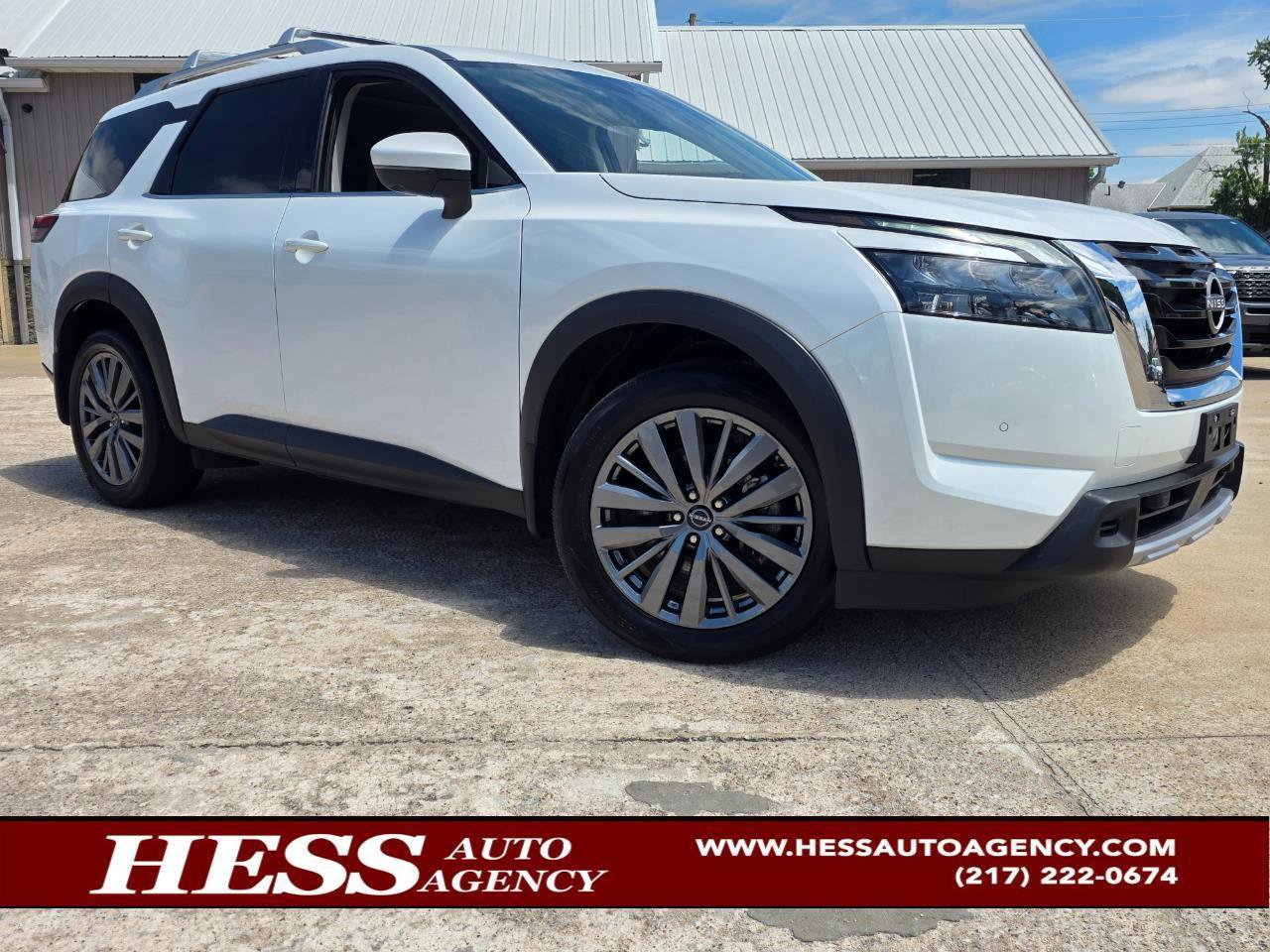Used 2025 Nissan Pathfinder SL w/ SL Premium Package AWD/4WD image 1