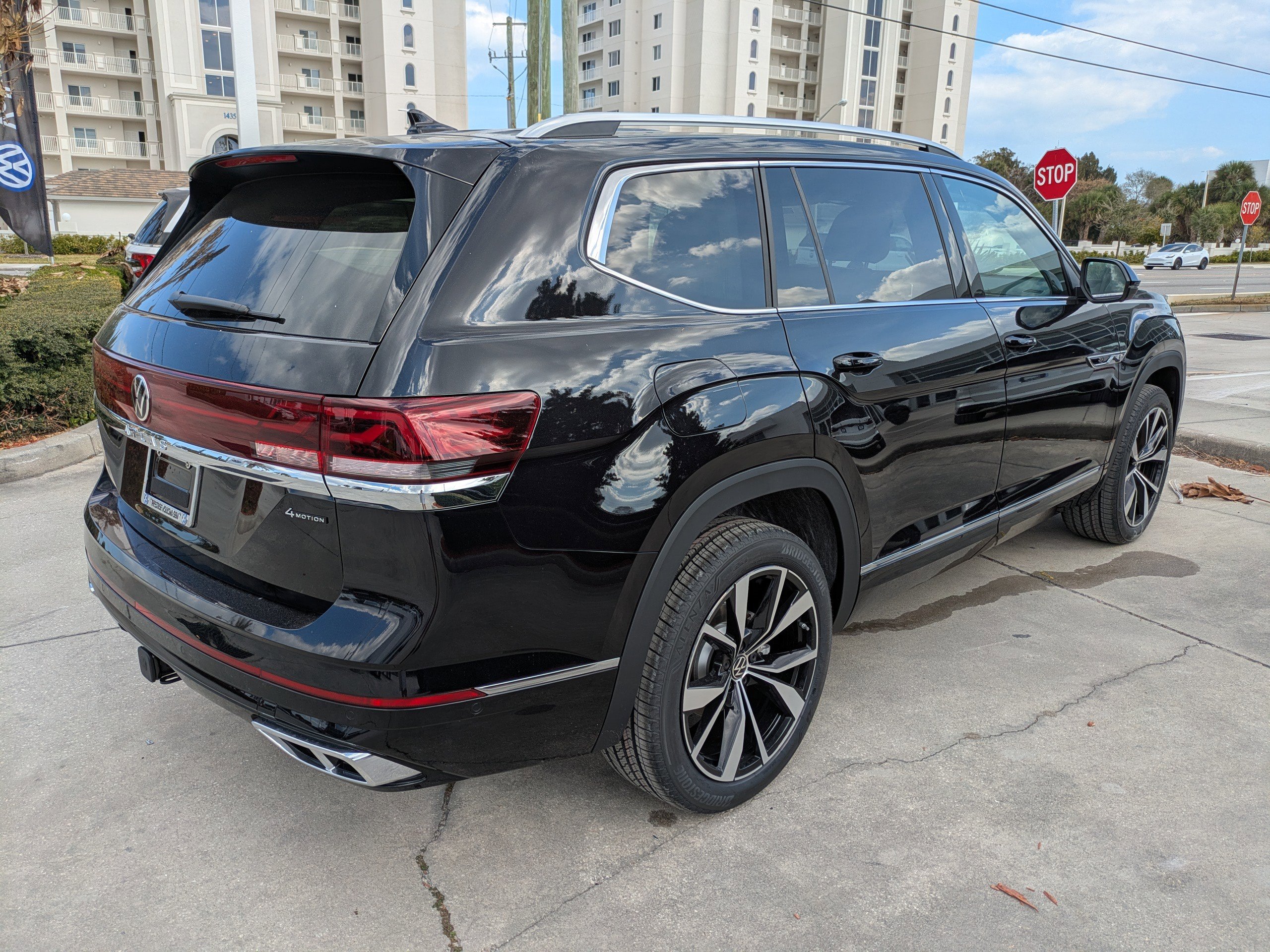 New 2026 Volkswagen Atlas SEL Premium R-Line image 4