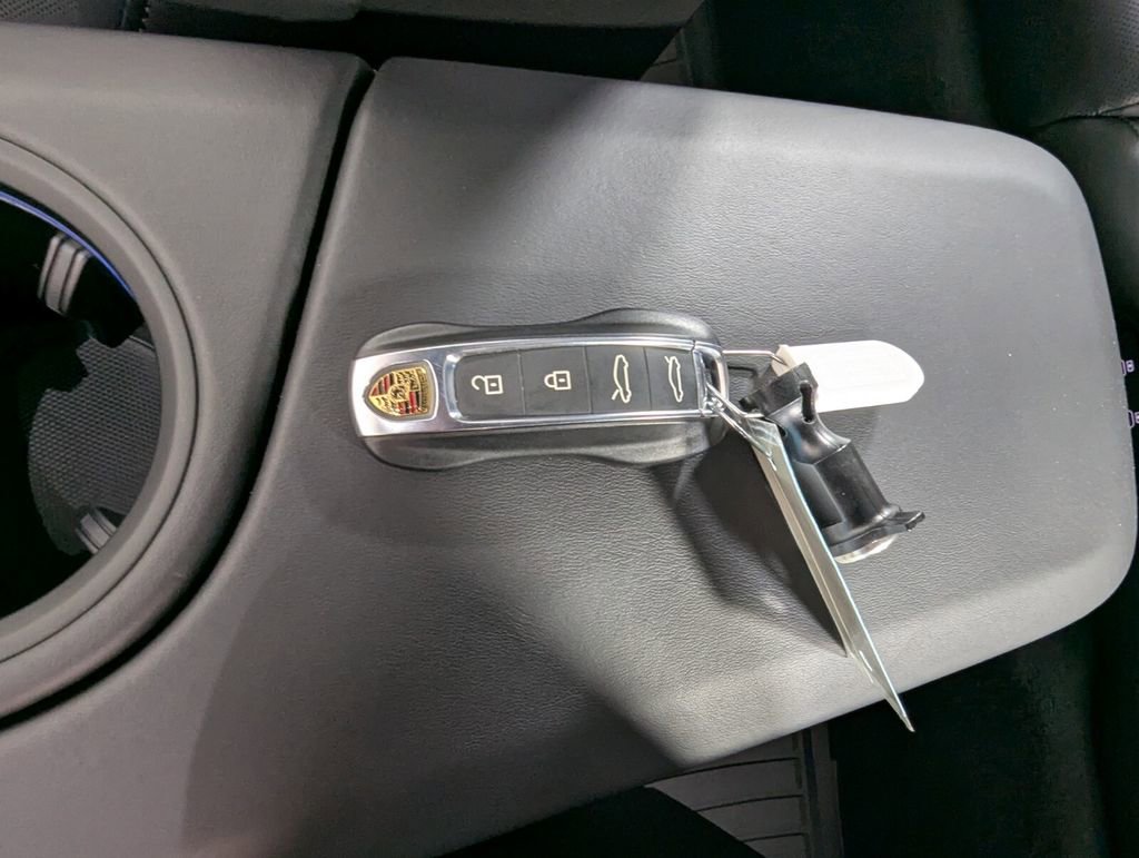 Used 2024 Porsche Taycan 4S image 24