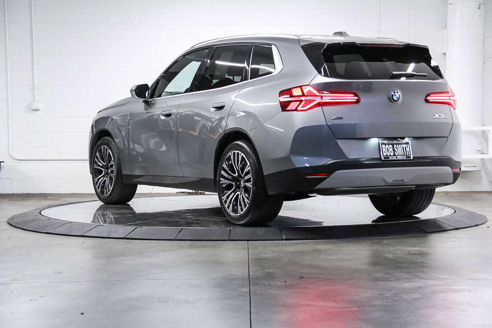 Used 2025 BMW X3 xDrive30i w/ Premium Package image 4