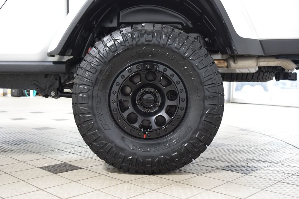 Used 2025 Jeep Gladiator Mojave AWD/4WD image 29