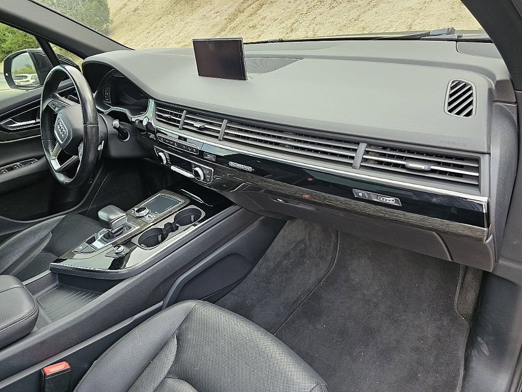 Used 2017 Audi Q7 3.0T Premium Plus w/ Premium Plus Package image 6