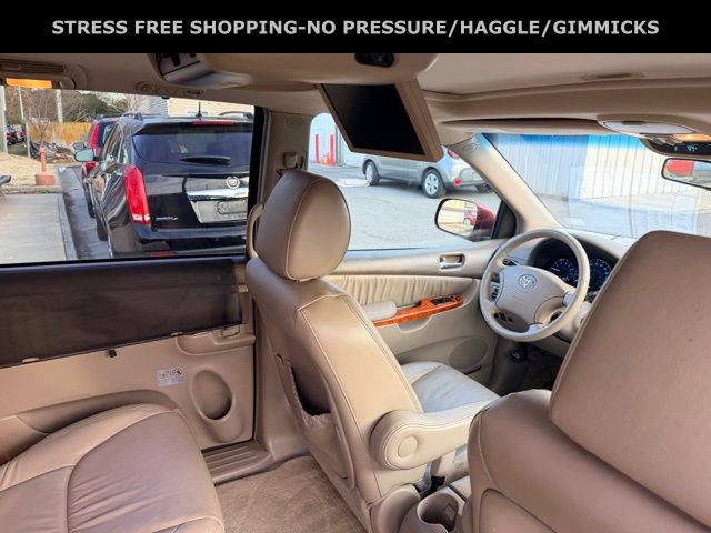 Used 2010 Toyota Sienna XLE image 32